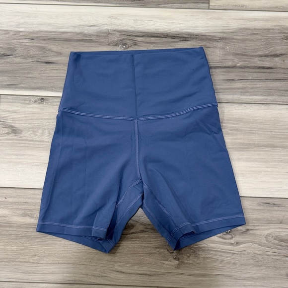 lululemon athletica Pants - Align 6” shorts